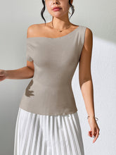 Load image into Gallery viewer, Single Shoulder Short Sleeve Knit Top