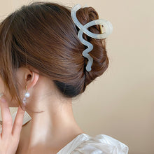 Load image into Gallery viewer, Acrylic Hair Claw Clip