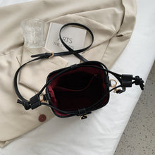 Load image into Gallery viewer, Straw Braided Adjustable Strap Crossbody Bag