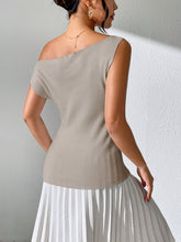Load image into Gallery viewer, Single Shoulder Short Sleeve Knit Top