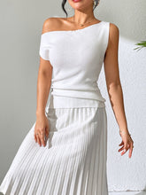 Load image into Gallery viewer, Single Shoulder Short Sleeve Knit Top