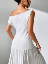 Load image into Gallery viewer, Single Shoulder Short Sleeve Knit Top