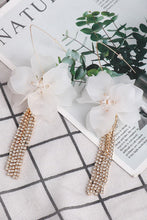 Load image into Gallery viewer, Flower Shape Acrylic Dangle Earrigs
