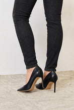 Load image into Gallery viewer, Melody 4" Closed Toe Heels