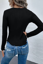Load image into Gallery viewer, Quarter-Snap Round Neck Top