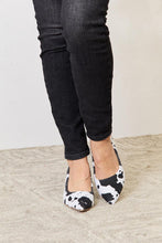 Load image into Gallery viewer, Melody 2" Closed Toe Heels