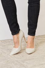 Load image into Gallery viewer, Melody 4" Closed Toe Heels