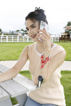 Load image into Gallery viewer, Flower Shape Wristlet Zinc Alloy Closure Macrame Key Chain