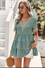 Load image into Gallery viewer, Contrast Short Sleeve Tiered Blouse