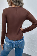 Load image into Gallery viewer, Quarter-Snap Round Neck Top