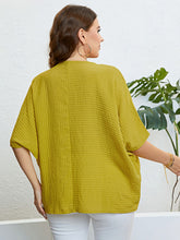Load image into Gallery viewer, Plus Size Seam Detail Half Sleeve Top