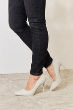 Load image into Gallery viewer, Melody 4" Closed Toe Heels