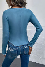 Load image into Gallery viewer, Quarter-Snap Round Neck Top