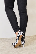 Load image into Gallery viewer, Melody 2" Closed Toe Heels