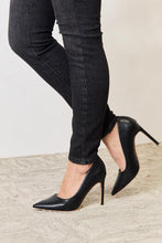 Load image into Gallery viewer, Melody 4" Closed Toe Heels